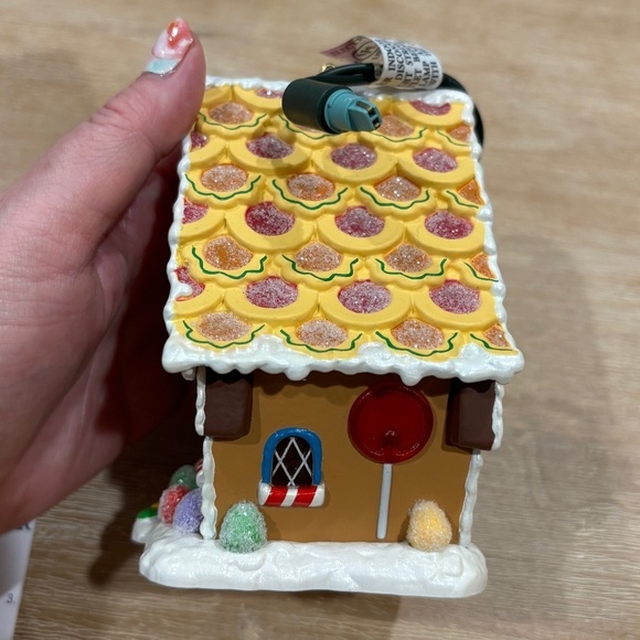Vintage 2002 Hallmark Keepsake Gingerbread Cottage Christmas Ornament - Picture 5 of 9